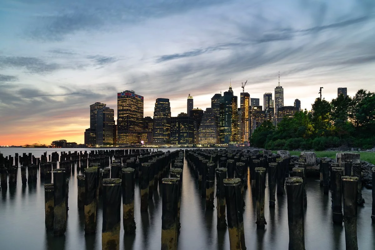 The Manhattan skyline photographed from Brooklyn Bridge Park.