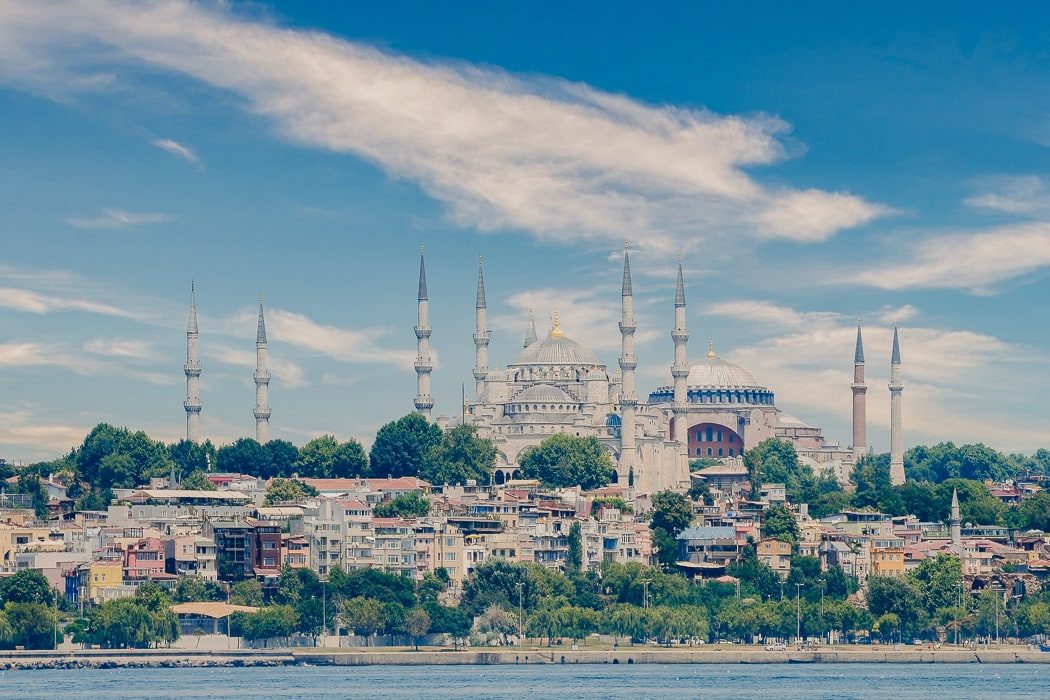 Blick auf Sultanahmet mit Blauer Moschee und Hagia Sophia