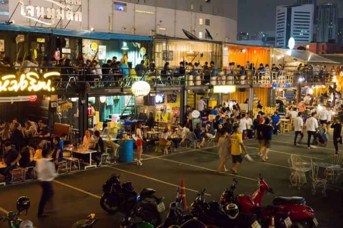 Rod Fai Nachtmarkt Bangkok