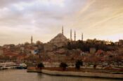 Blick auf Istanbul von der Atatürk Brücke