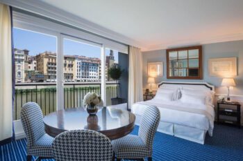 Hotelzimmer mit Blick auf den Arno in Florernz