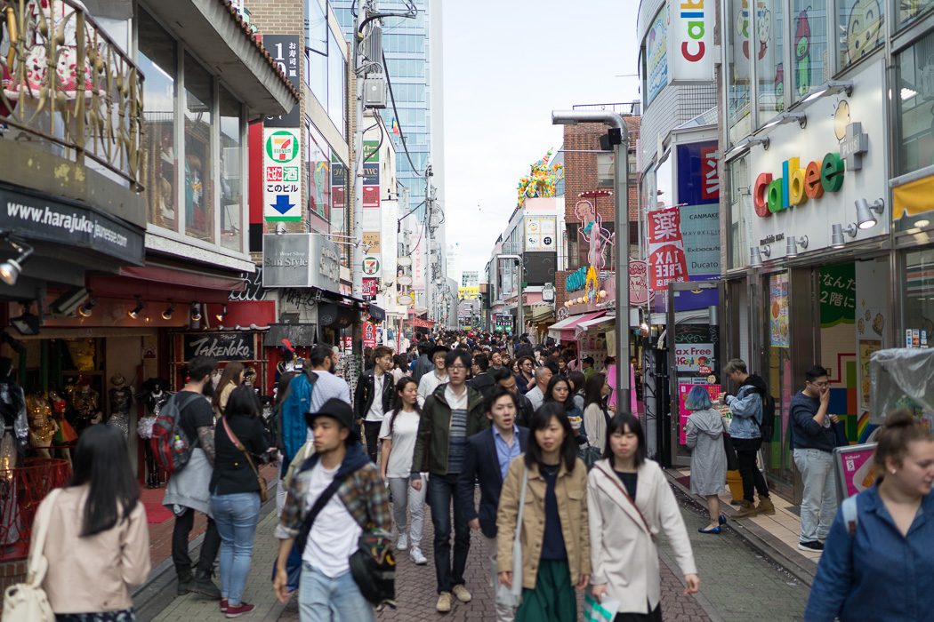 Viele Menschen in der Takeshita Street