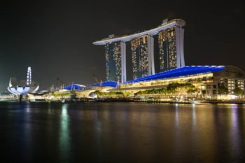 Marina Bay Sands Hotel in Singapur bei Nacht