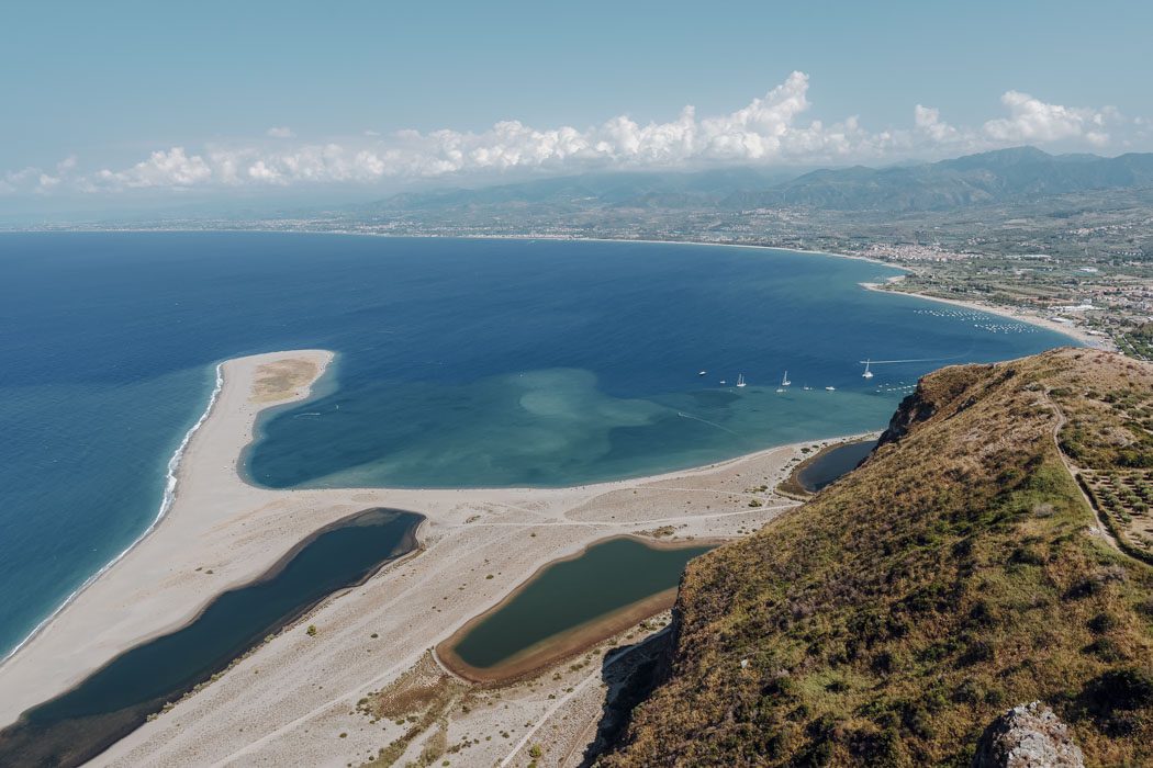Sandbank von Tindari an der Küste von Sizilien