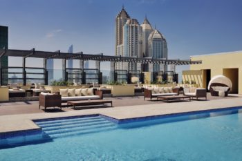 Rooftop-Pool des Southern Sun in Abu Dhabi