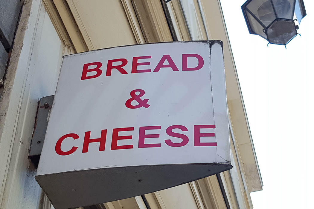 Ladenschild Bread & Cheese