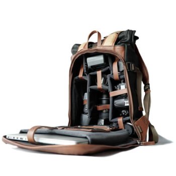 Geöffneter Fotorucksack Compagnon The Backpack mit ausgefülltem Innenraum