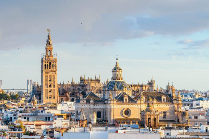 Blick auf die Kathedrale in Sevilla