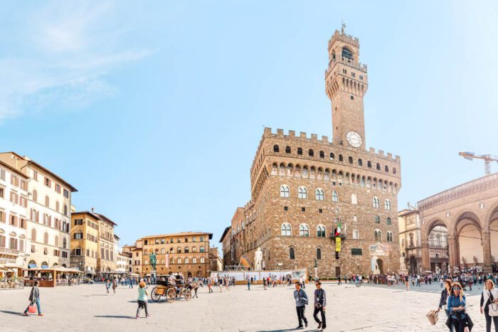 Platz in Florenz mit Bauwerken