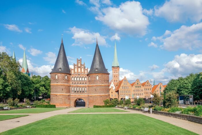 Das Holstentor ist das Wahrzeichen von Lübeck