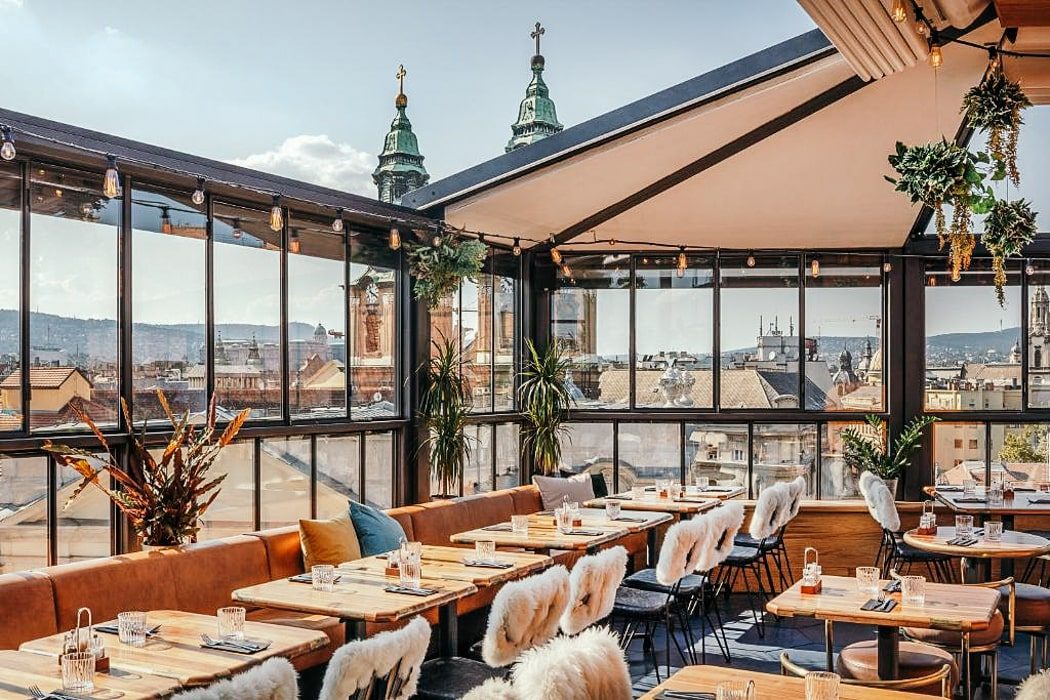 Im Hotel Rum befindet sich unsere Lieblings-Dachterasse mit tollem Blick auf Budapest