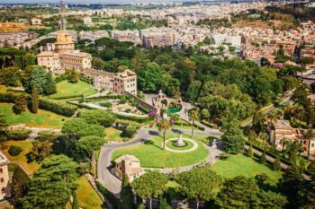 Blick von oben auf die Vatikanischen Gärten