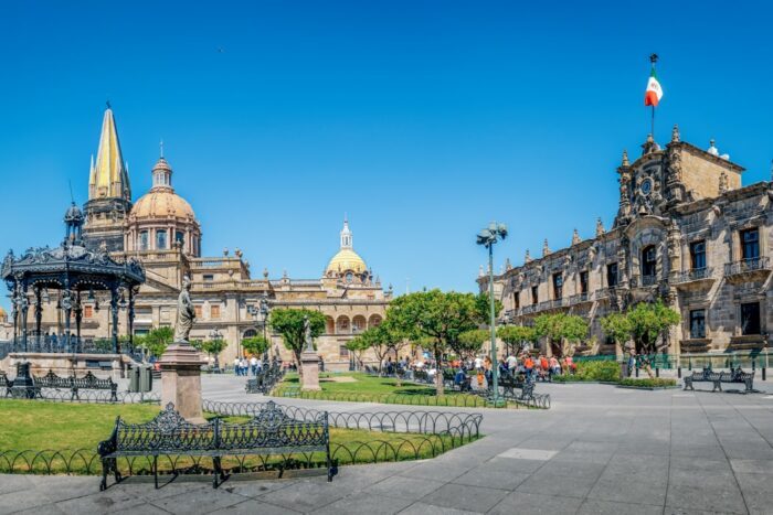 Staatspalast und Kathedrale in Guadalajara