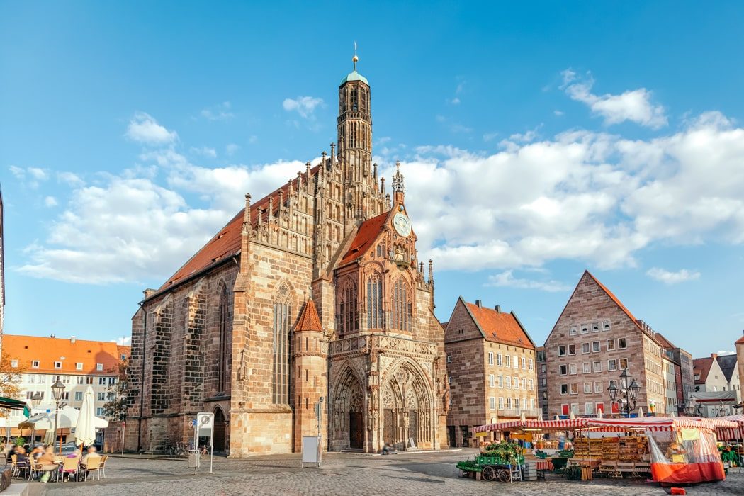 Hauptmarkt mit der Frauenkirche in Nürnberg