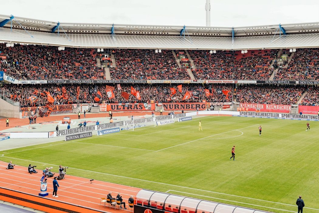 Volles Stadion beim Heimspiel vom Club in Nürnberg