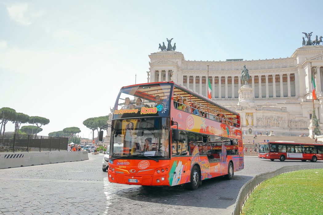 Stadtrundfahrt mit dem Doppeldeckerbus durch Rom