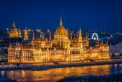 Ungarisches Parlament bei Nacht