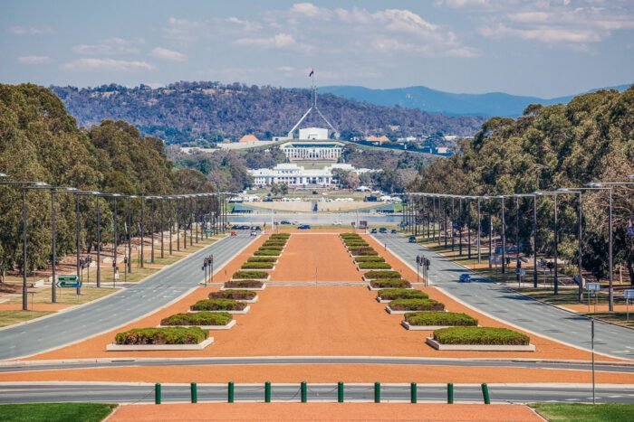 Blick auf die Anzac Parade in Canberra