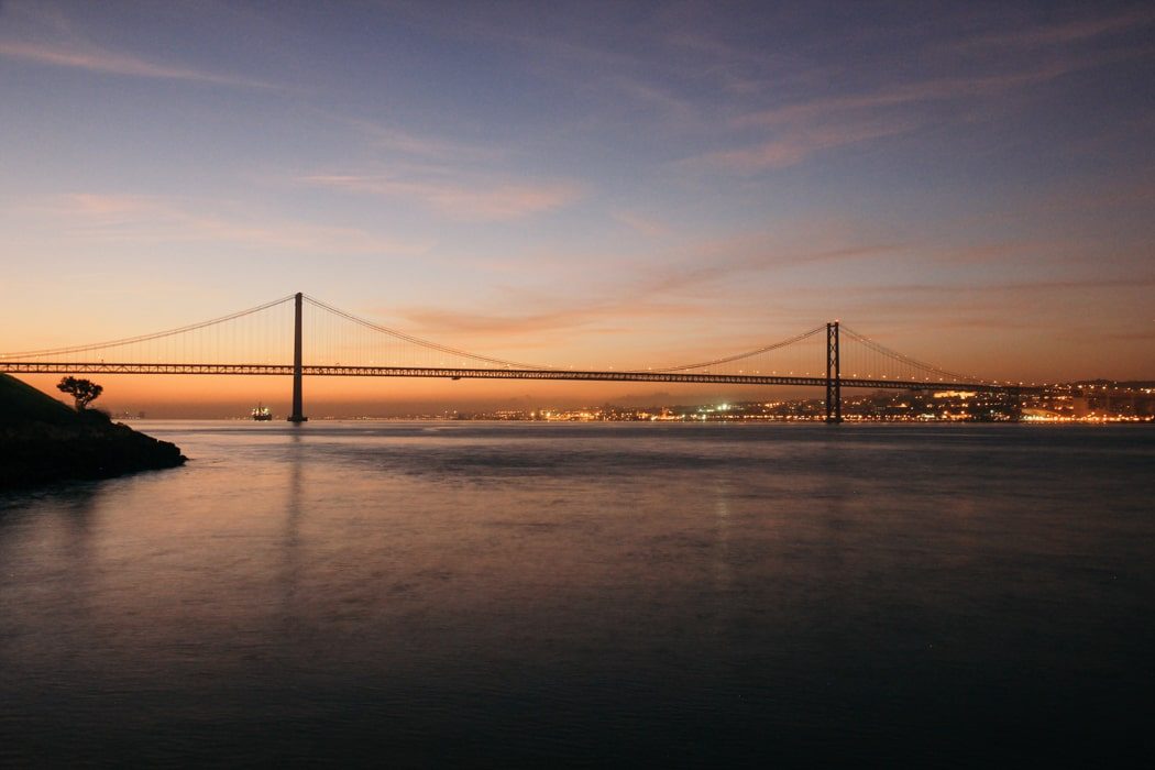 Sonnenuntergang am Tejo in Lissabon