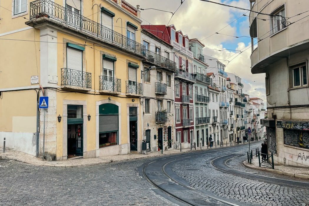 Straße in der Nähe des Hotels Felix10 in Lissabon