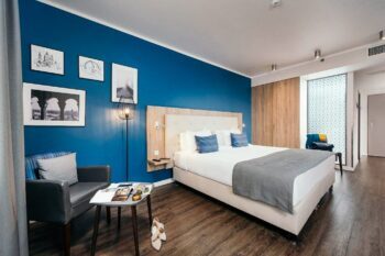 Moderne und großzügige Zimmer im The Three Corners Lifestyle Hotel Budapest