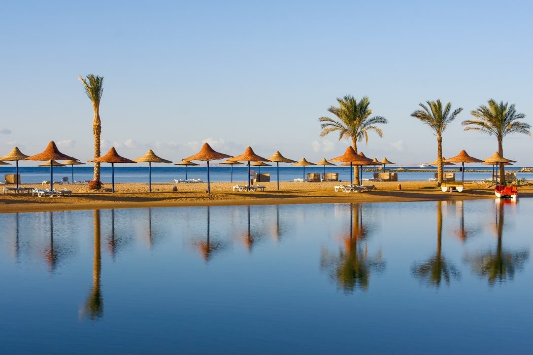 Strand mit Palmen in Hurghada, Ägypten