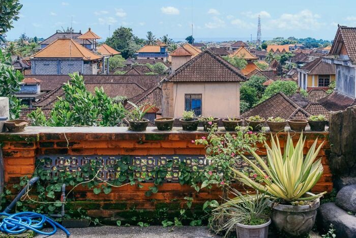 Blick über die Dächer von Ubud auf Bali
