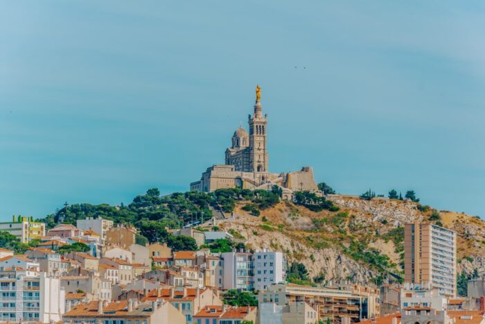 Die Basilique Notre-Dame de la Garde ist eine der Top Sehenswürdigkeiten in Marseille