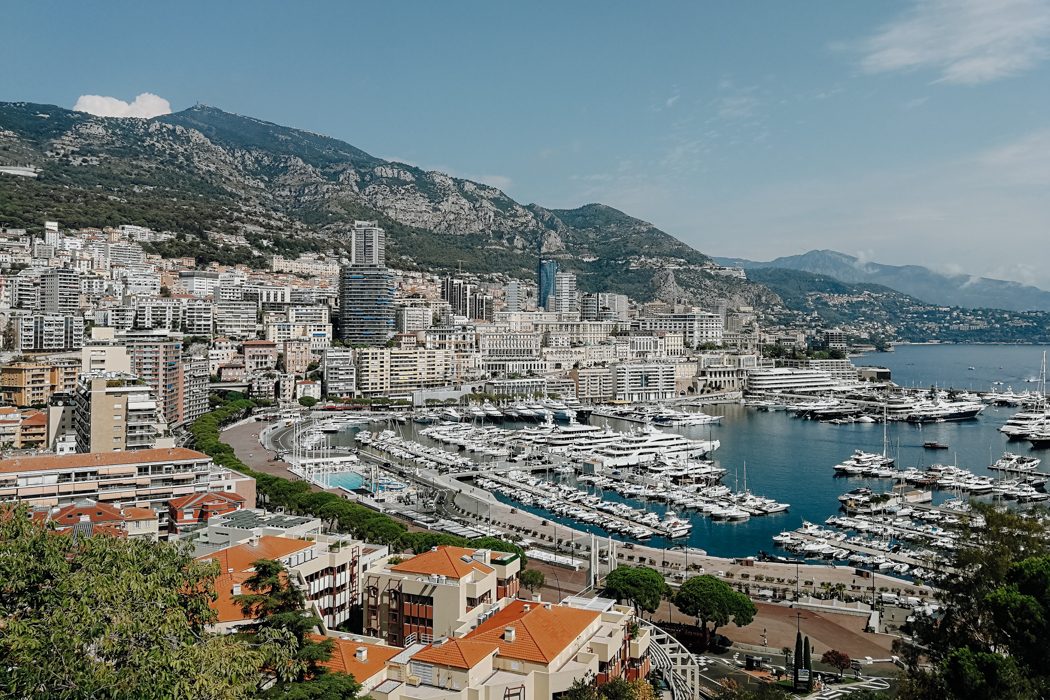 Der Yachthafen Monacos vom Fürstenfelsen aus