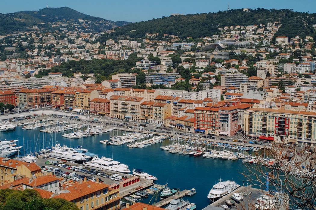 Der Hafen Nizzas von oben