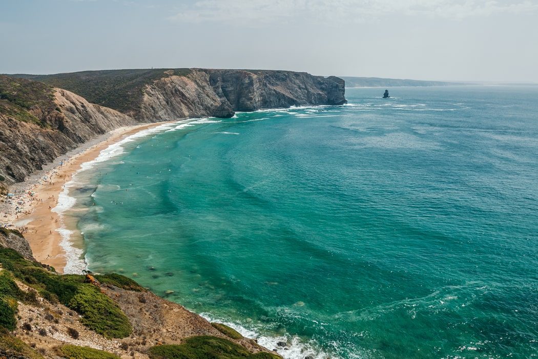 Ausblick auf die Praia Arrifana in Portugal