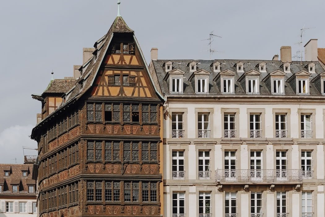 Das Haus Kammerzell befindet sich direkt neben dem Straßburger Münster