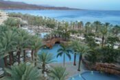 Schicke Außenanlage im Royal Beach Eilat by Isrotel Exclusive Israel