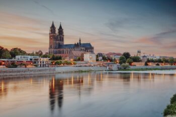 Dom und Innenstadt von Magdeburg zum Sonnenuntergang