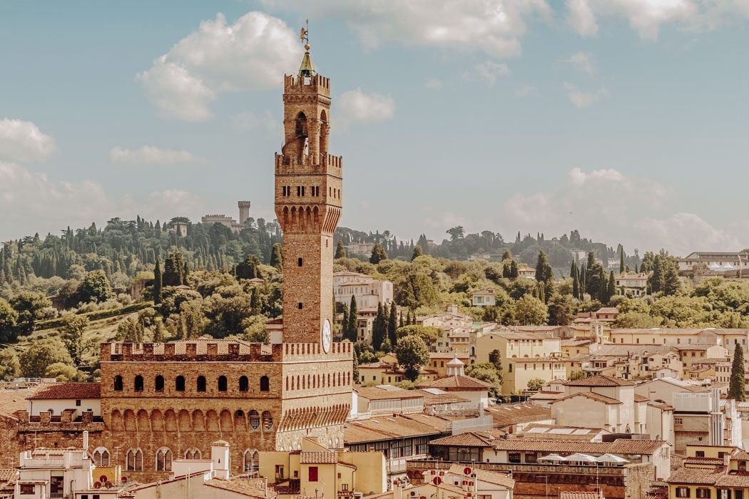 Palazzo Vecchio mit Arnolfo Glockenturm in der Altstadt von Florenz