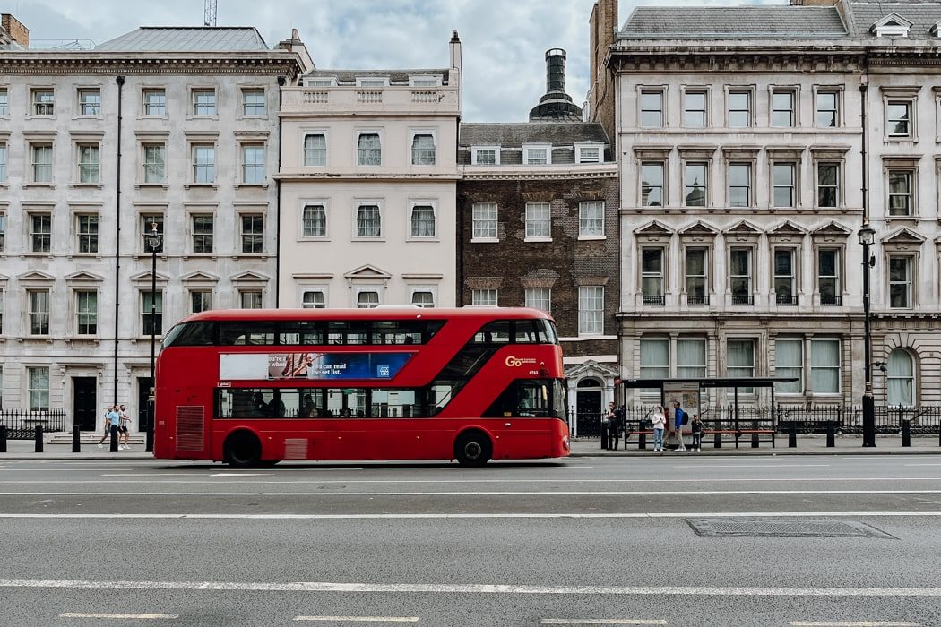 Typischer roter Doppeldeckerbus in London
