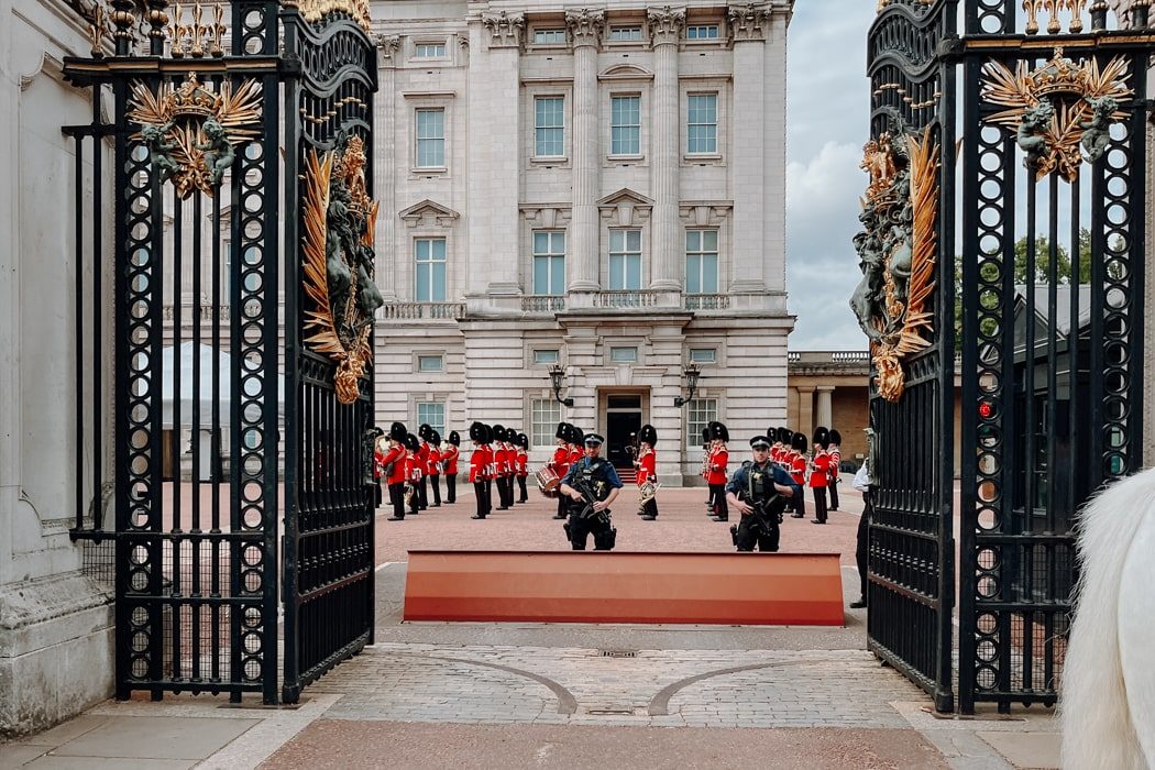 Wachablösung am Buckingham Palace in London