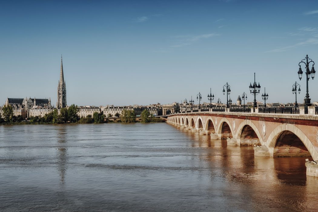 Die Pont de pierre ist die schönste Brücke in Bordeaux
