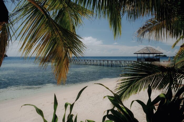 Strand auf den Togian Inseln in Sulawesi