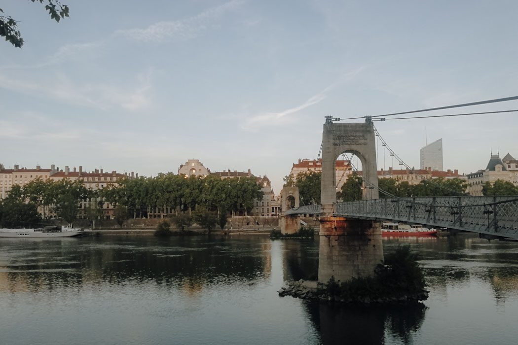 Brücke über Fluss in Lyon