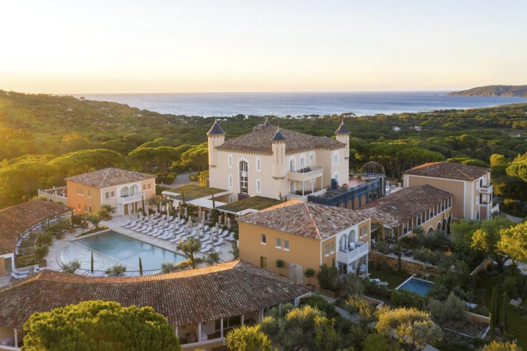 Blick aus der Luft auf das Hotel Messardiere an der Côte d'Azur