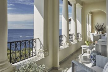 Terrasse mit Meerblick im Grand Hôtel du Cap Ferrat