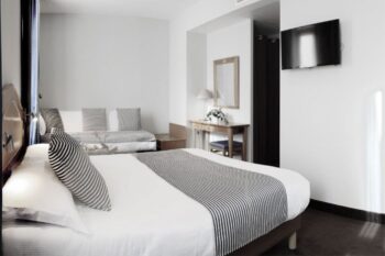 Schlichte, moderne Zimmer im Hotel Esprit d'Azur