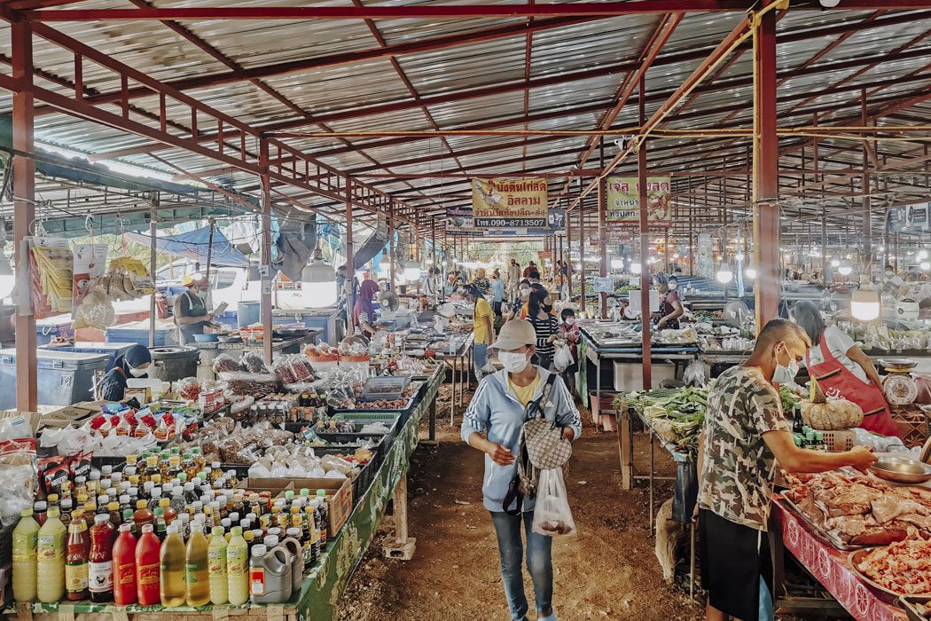 Stände am Build Market in Khao Lak, Thailand