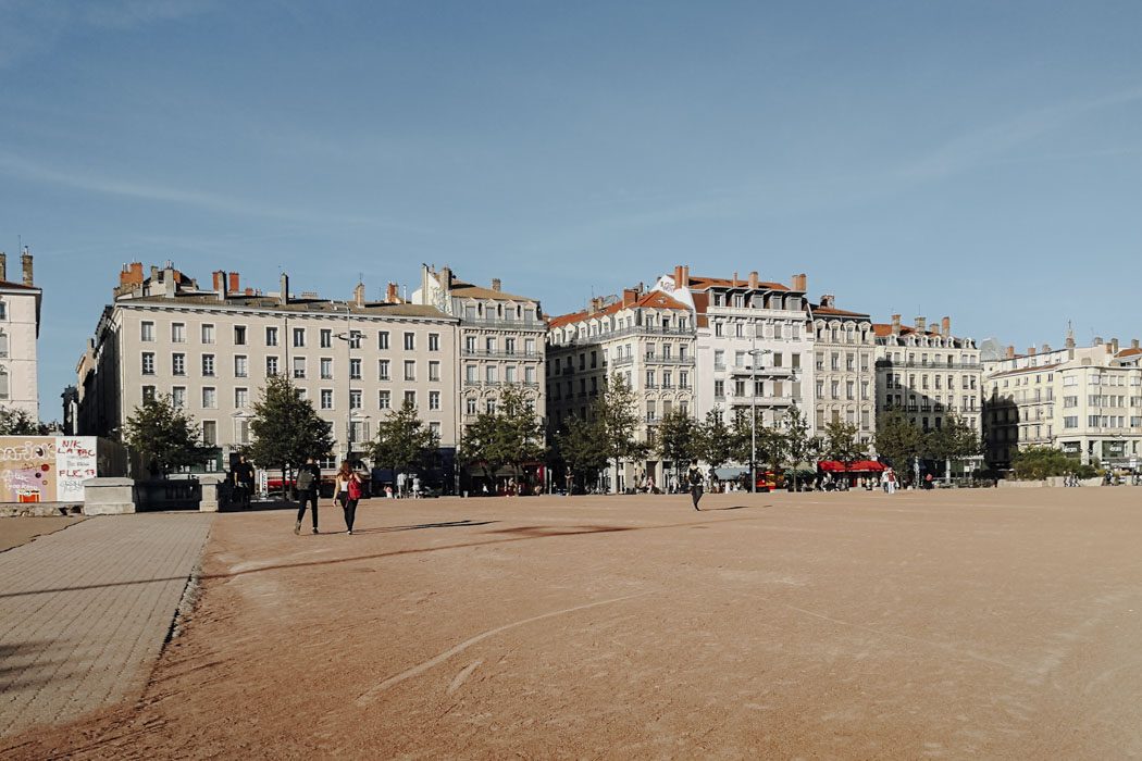 Der große Hauptplatz Bellecour in Lyon
