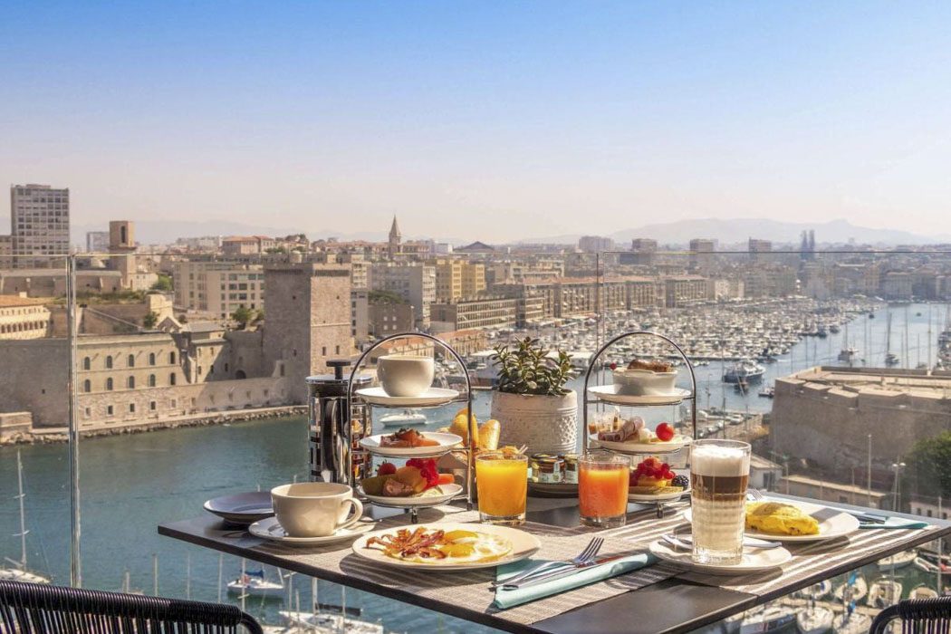 Frühstücken mit Blick auf den Vieux Port im Luxushotel Sofitel Marseille Vieux-Port