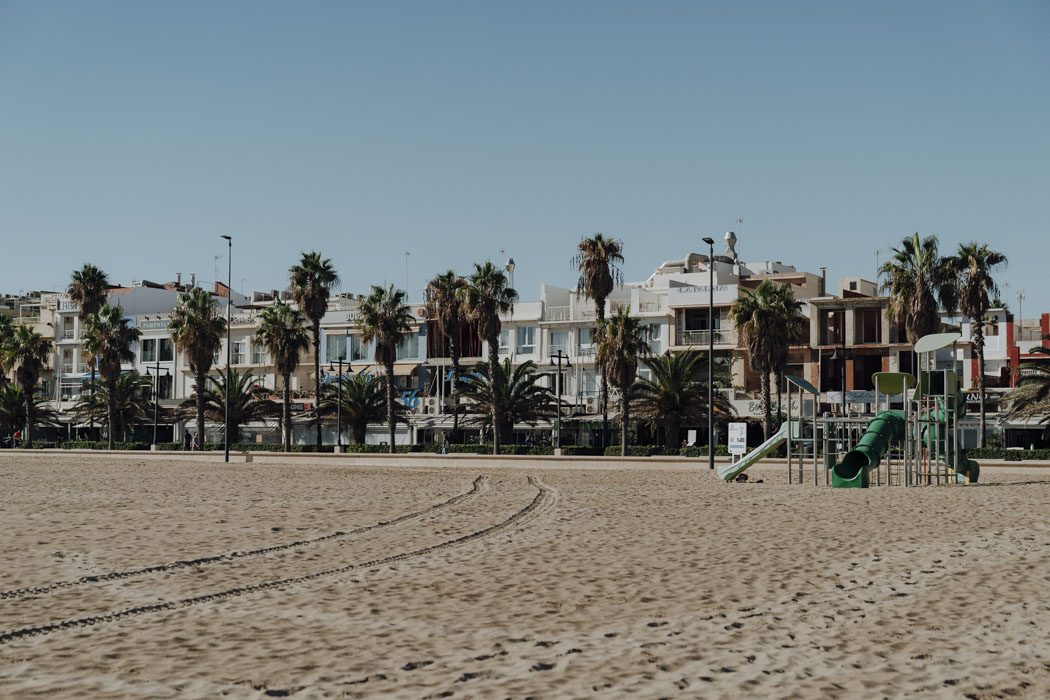 Valencia Strand mit Spielplatz