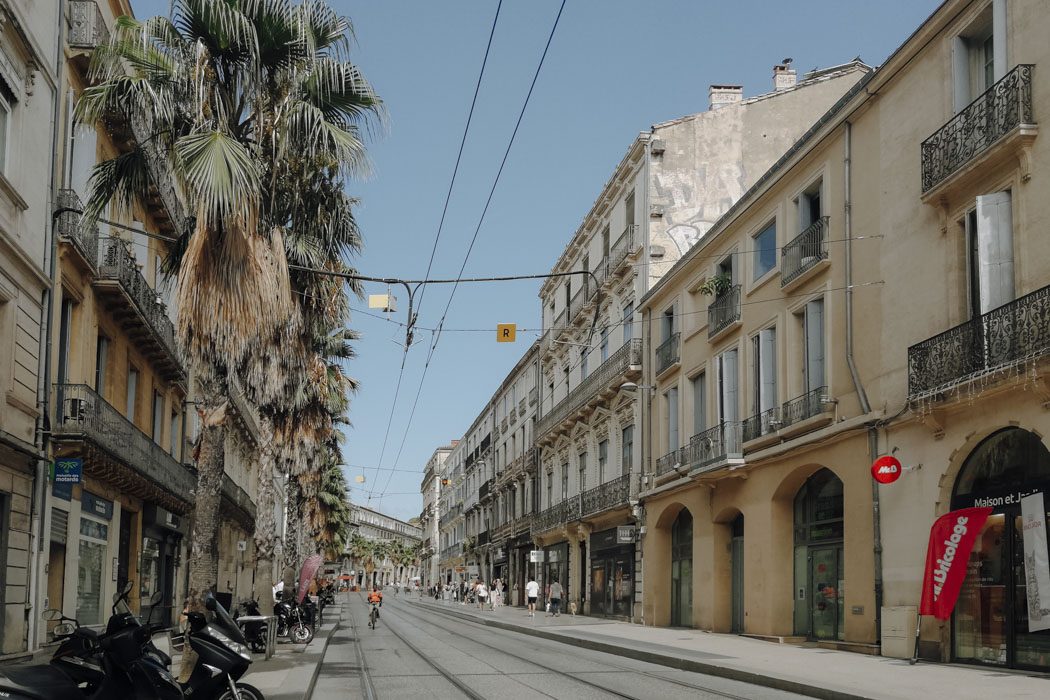 Hauptstraße in der Altstadt von Montpellier