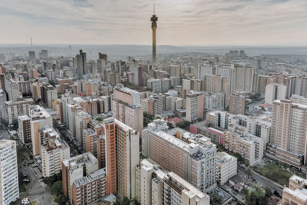 Blick über Johannesburg mit dem Hillbrow Tower