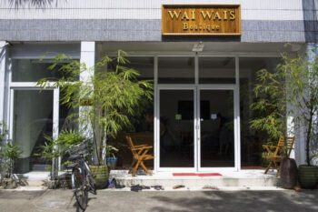 Eingang zum Wai Wai Place in Yangon